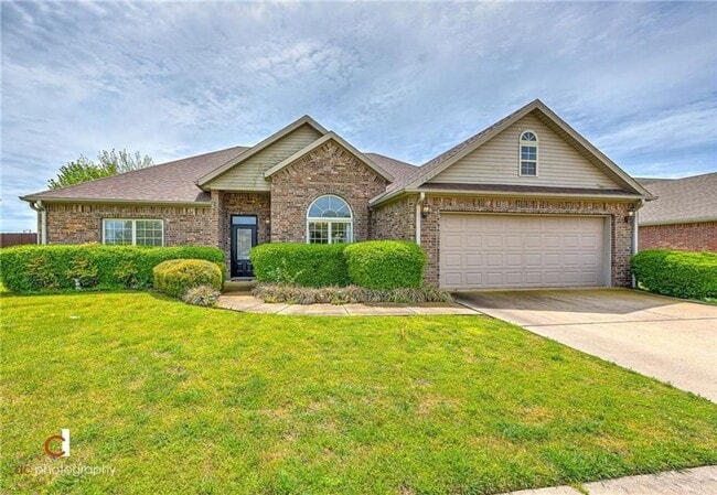 property at 1201 SW Willowbend Ave