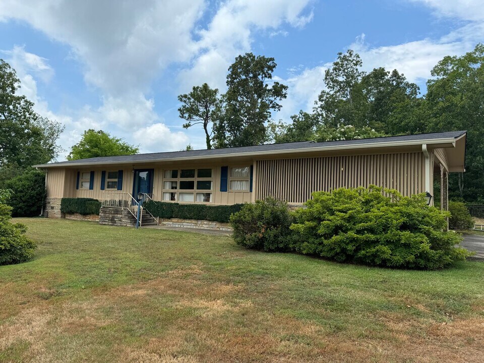 603 11th St NE in Jacksonville, AL - Building Photo
