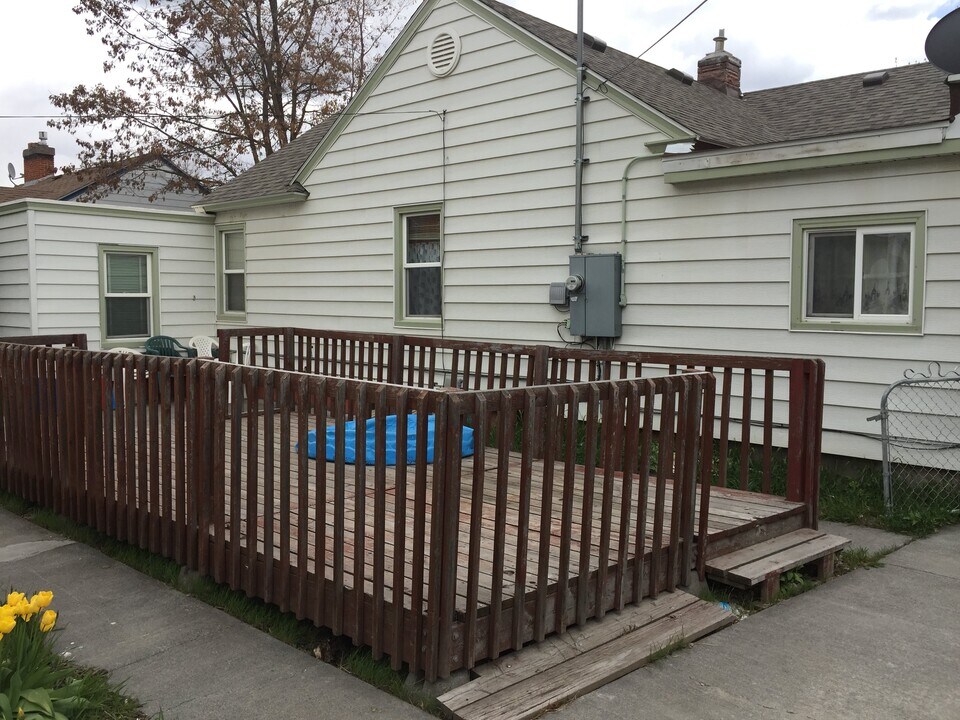 133 E 21st St, Unit back Downstairs in Idaho Falls, ID - Foto de edificio