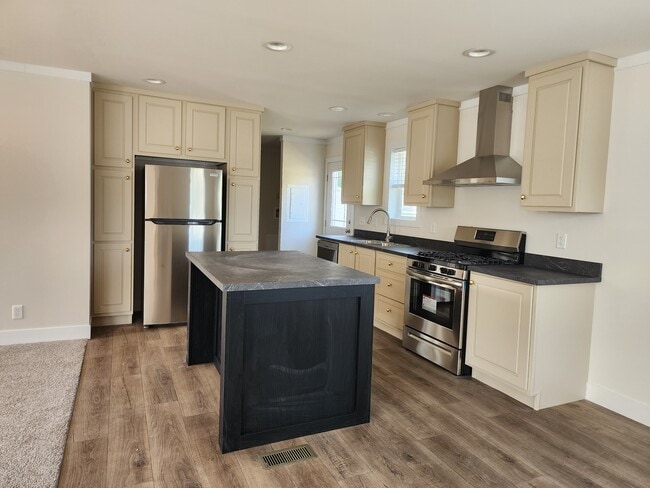 17 Video Ct in Iowa City, IA - Building Photo - Building Photo