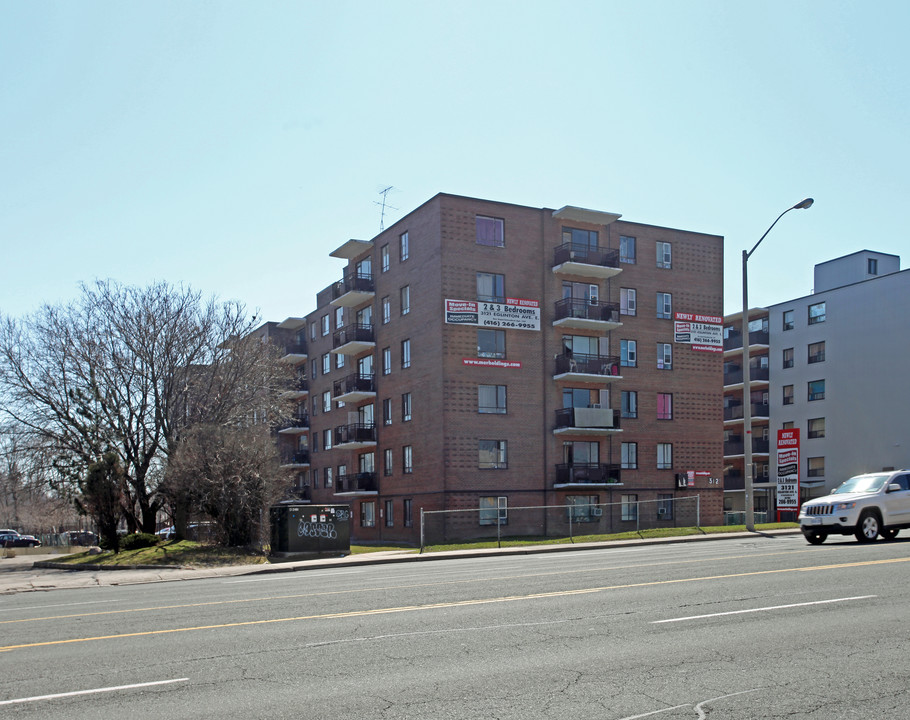 3121 Eglinton Ave E in Toronto, ON - Building Photo