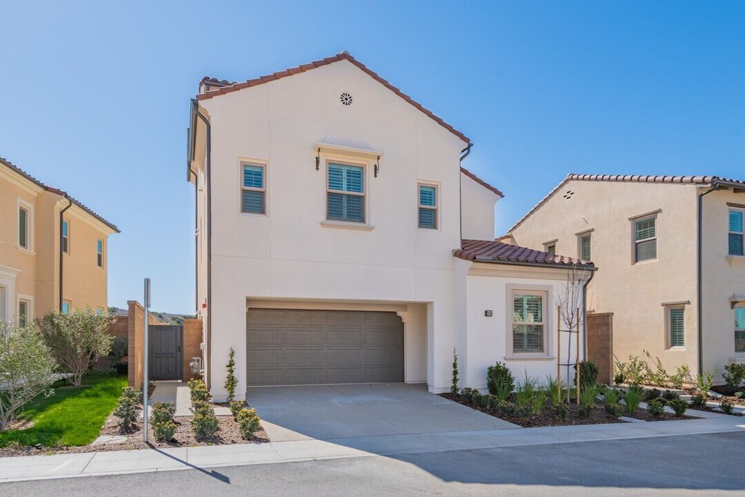 248 Canterbury in Irvine, CA - Building Photo