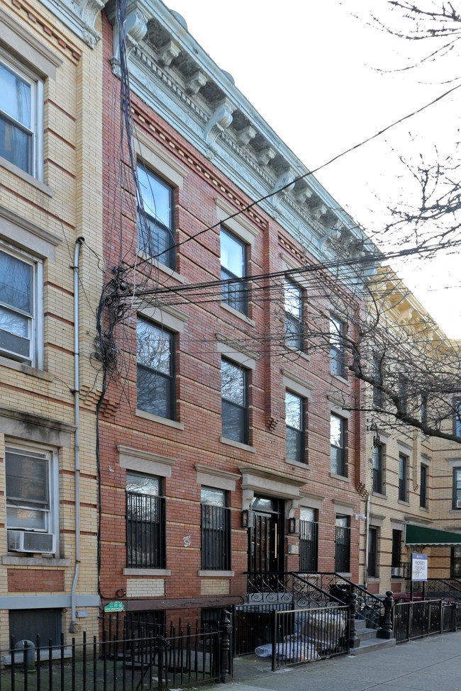 1706 Gates Ave in Ridgewood, NY - Building Photo - Building Photo