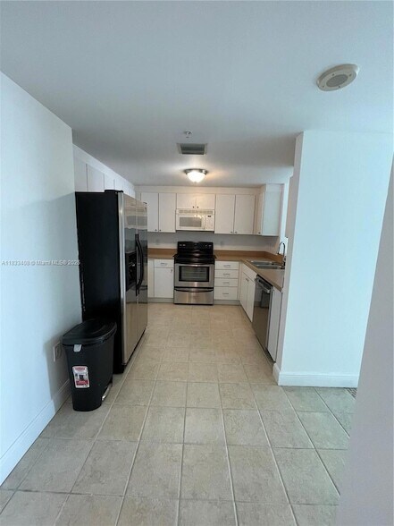 1250 S Miami Ave, Unit 1209 in Miami, FL - Building Photo - Building Photo