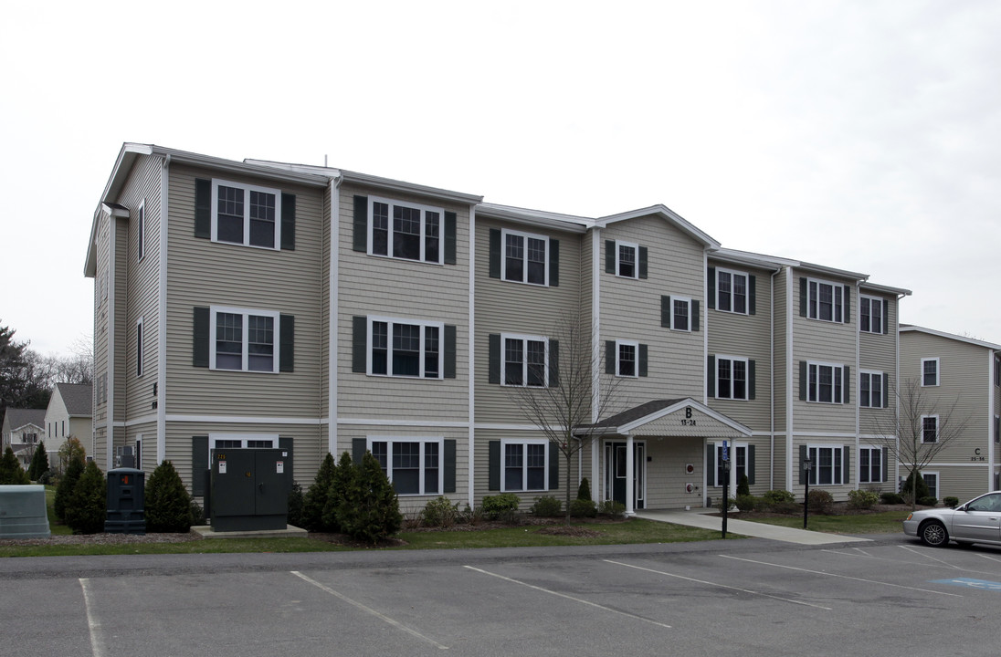 Residences at the Groves in Middleboro, MA - Foto de edificio