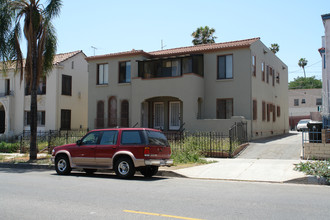 905-907 1/2 S Catalina St in Los Angeles, CA - Building Photo - Building Photo