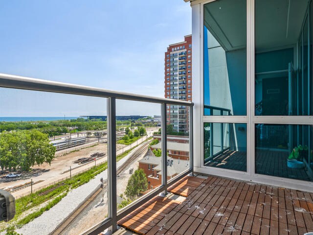 1629 S Prairie Ave, Unit 903 in Chicago, IL - Building Photo