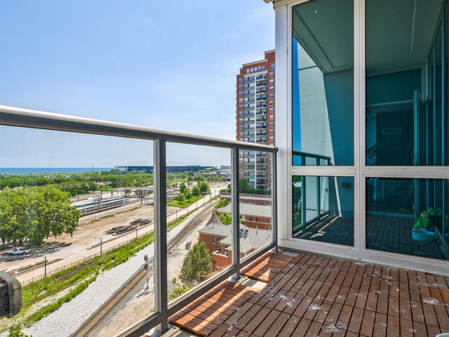 property at 1629 S Prairie Ave