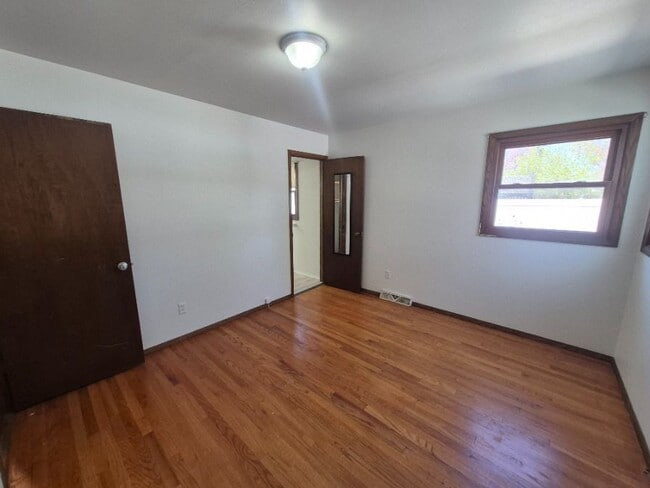 4356 S Iowa Ave in St. Francis, WI - Building Photo - Building Photo