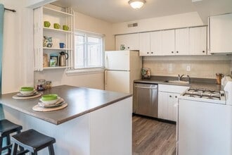 314 College Park Dr in Coraopolis, PA - Building Photo - Building Photo