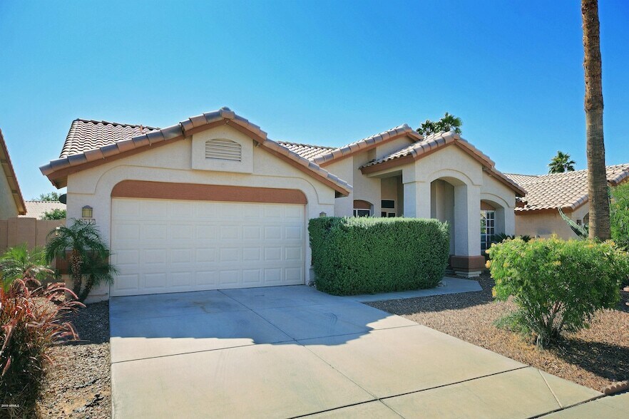 8517 W Caribbean Ln in Peoria, AZ - Foto de edificio