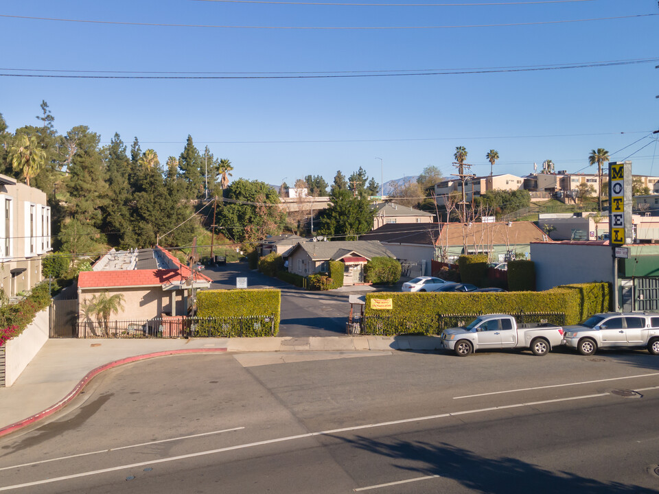 3947 Eagle Rock Blvd in Los Angeles, CA - Building Photo