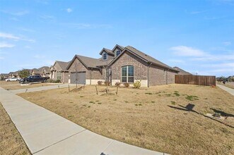 104 Colonial Dr in Joshua, TX - Building Photo - Building Photo