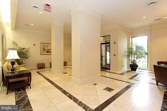 5300 Holmes Run Pkwy, Unit PH18 in Alexandria, VA - Building Photo - Building Photo