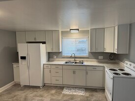 1702 Rosemont Rd SW in Alliance, OH - Building Photo