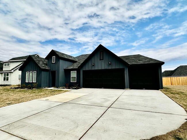 721 Tranquility Ln in Fredericksburg, TX - Building Photo - Building Photo