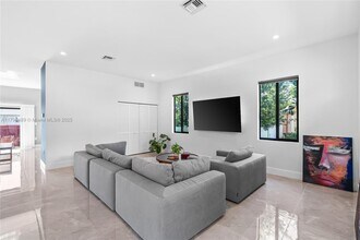 808 NW 5th Terrace in Hallandale Beach, FL - Building Photo - Building Photo