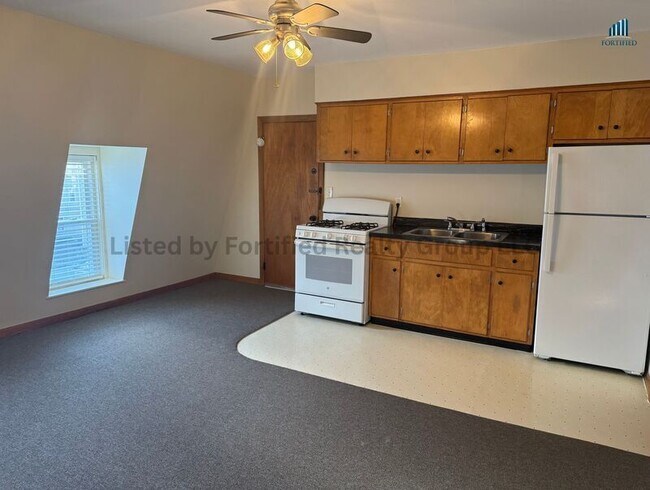 825 Plymouth Ave in Fall River, MA - Building Photo - Building Photo