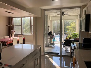 17890 W Dixie Hwy in North Miami Beach, FL - Foto de edificio - Building Photo