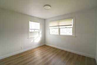 26205 Oak St in Lomita, CA - Building Photo - Building Photo