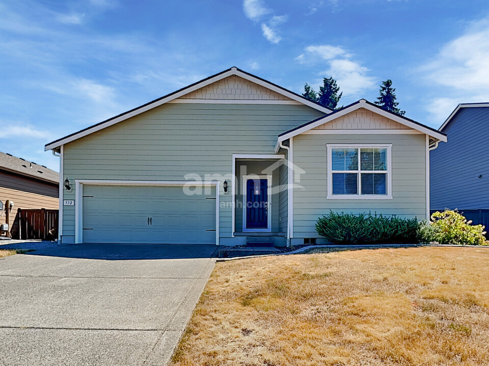 332 York St in Woodland, WA - Foto de edificio