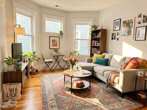 24 Dawes St, Unit 2 in Boston, MA - Building Photo - Building Photo