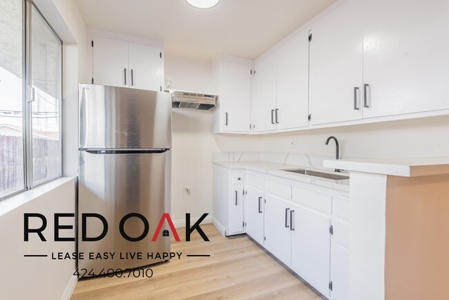 11173 Charnock Rd in Los Angeles, CA - Building Photo - Building Photo