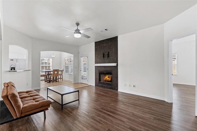 421 Kate Dr in Centerton, AR - Building Photo - Building Photo