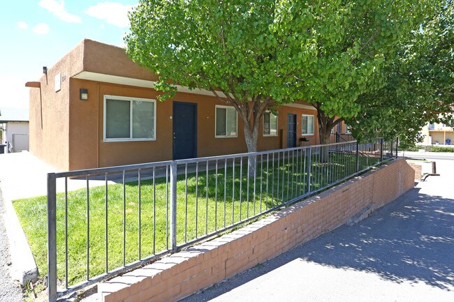 1206 Dr Martin Luther King Jr Ave NE in Albuquerque, NM - Foto de edificio - Building Photo