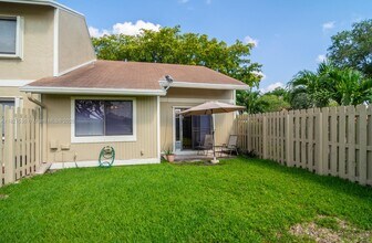3588 NW 111th Ave in Sunrise, FL - Building Photo - Building Photo