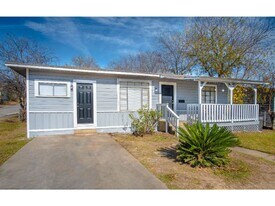 1003 Poinsettia St in San Antonio, TX - Building Photo