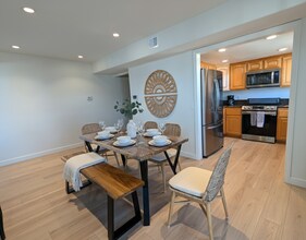 1415 E Ocean Blvd, Unit 205 in Long Beach, CA - Building Photo - Building Photo