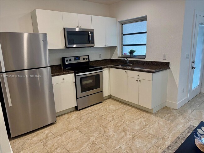 1648 Washington St in Hollywood, FL - Building Photo - Building Photo