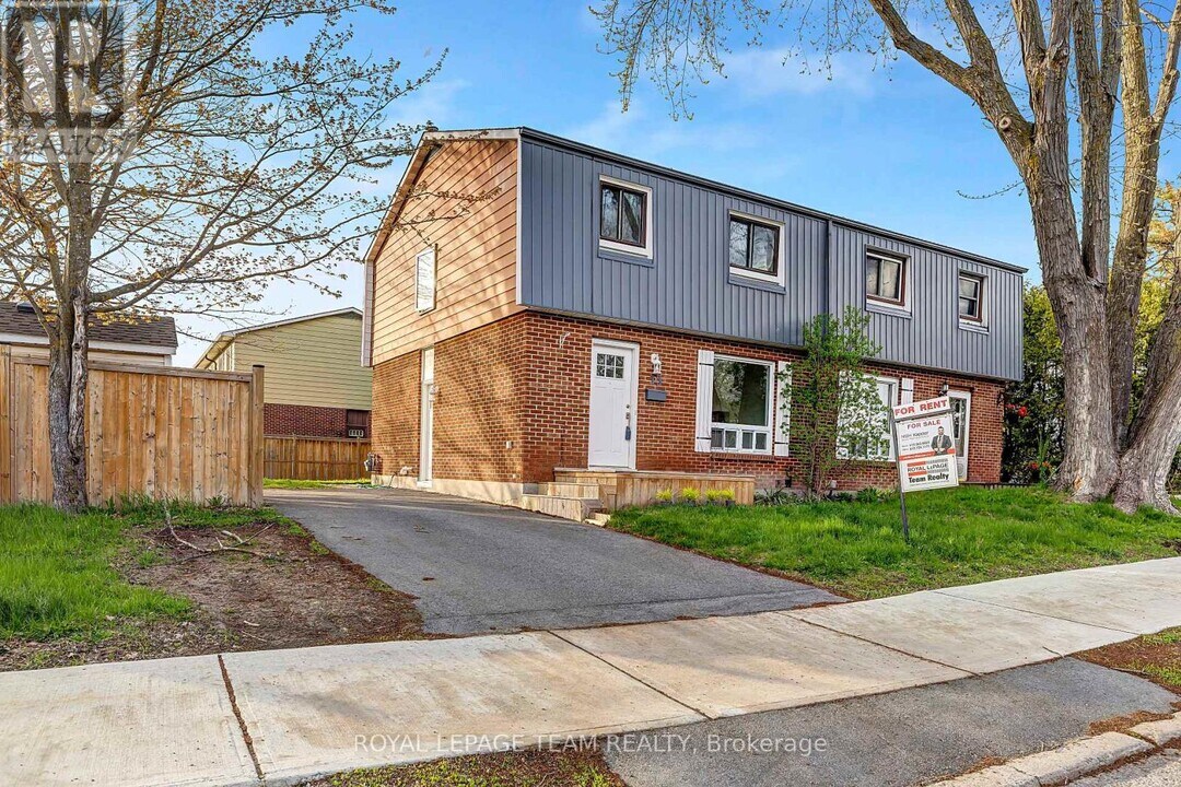 13 Morton Dr in Ottawa, ON - Building Photo