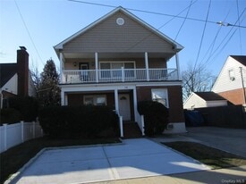 15 Alice Ct in East Rockaway, NY - Building Photo