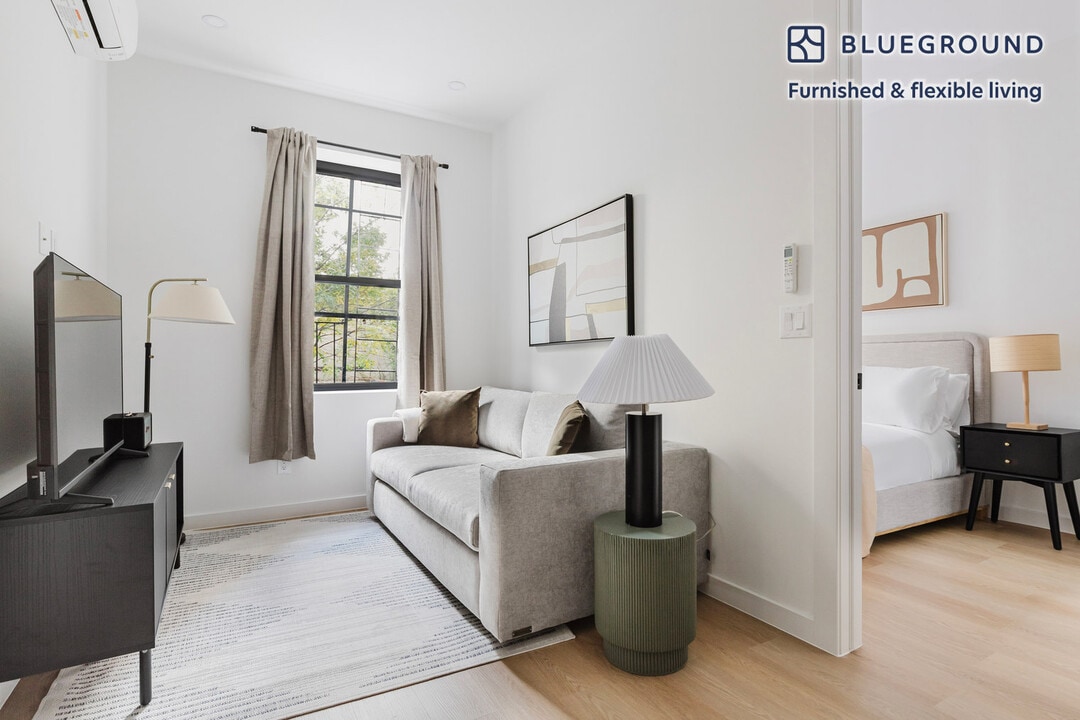 250 Union Ave in Brooklyn, NY - Building Photo