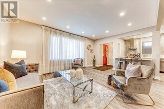 164 Ellington Dr in Toronto, ON - Building Photo - Building Photo