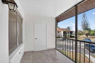 4723 Sable Pine Cir, Unit D2 in West Palm Beach, FL - Foto de edificio - Building Photo