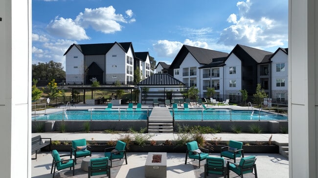 Istana At Wurzbach in San Antonio, TX - Building Photo - Building Photo