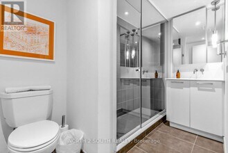 95 Bathurst St in Toronto, ON - Building Photo - Building Photo