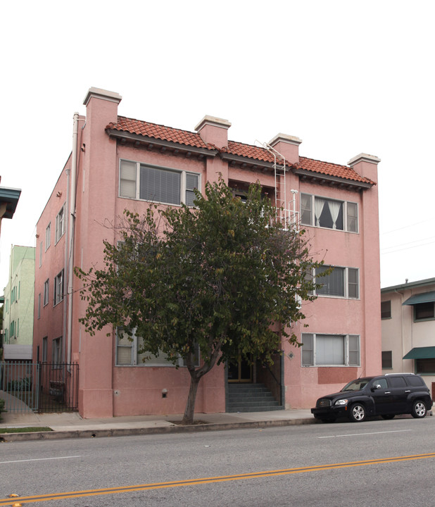 1043 E Broadway in Long Beach, CA - Building Photo