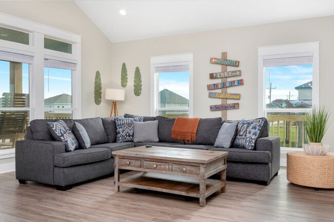 951 Gulf Shores Dr in Port Bolivar, TX - Building Photo - Building Photo