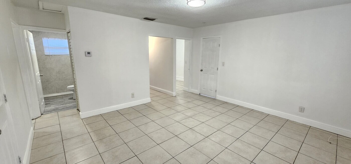 2780 NW 14th St in Fort Lauderdale, FL - Building Photo