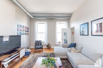 1429 W Chicago Ave in Chicago, IL - Foto de edificio - Building Photo