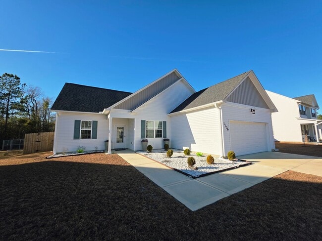 1106 Carteret Mnr Dr in Jacksonville, NC - Building Photo - Building Photo