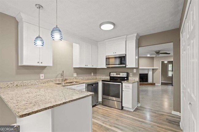 property at 326 Farm Pl Ct NE