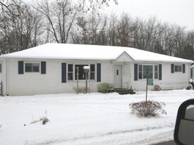 29819-29925 Meadow Dr in Burlington, WI - Building Photo