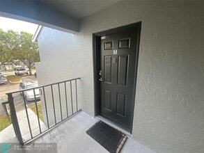 1129 Lake Victoria Dr in Royal Palm Beach, FL - Building Photo - Building Photo