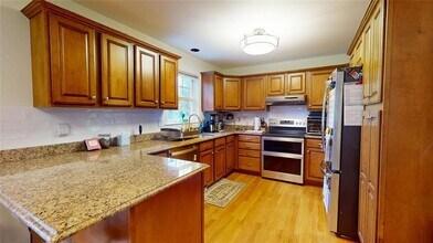 10 Courtney Ln in Brewster, NY - Building Photo - Building Photo
