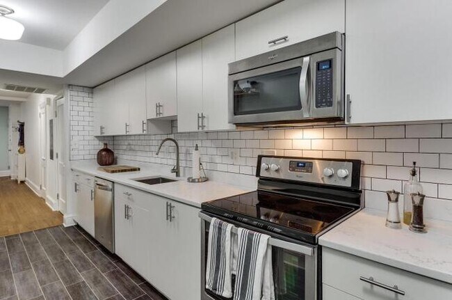 1412 A St SE, Unit Lincoln Park-Capitol Hill in Washington, DC - Building Photo - Building Photo